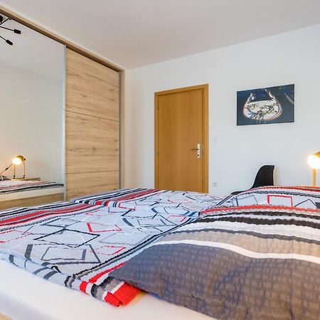 Apartments Sara Milohnici Экстерьер фото
