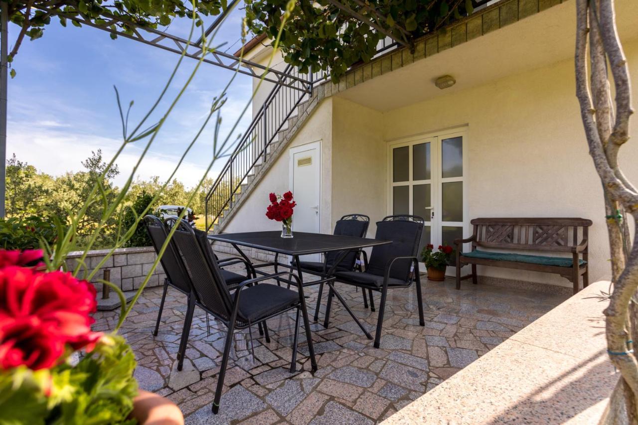 Apartments Sara Milohnici Экстерьер фото