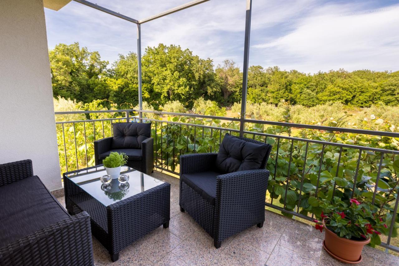 Apartments Sara Milohnici Экстерьер фото