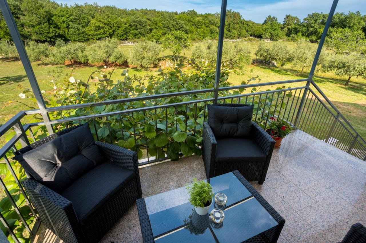 Apartments Sara Milohnici Экстерьер фото