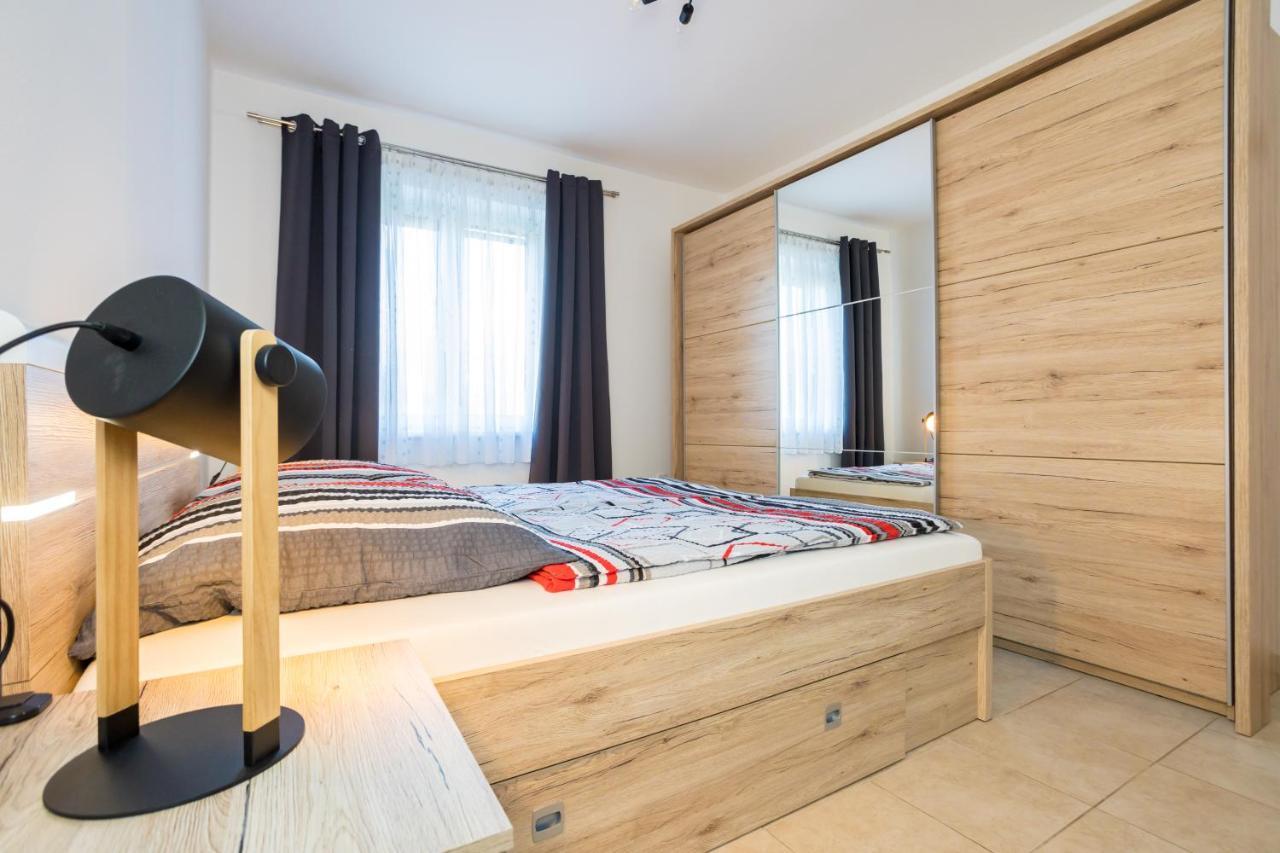 Apartments Sara Milohnici Экстерьер фото