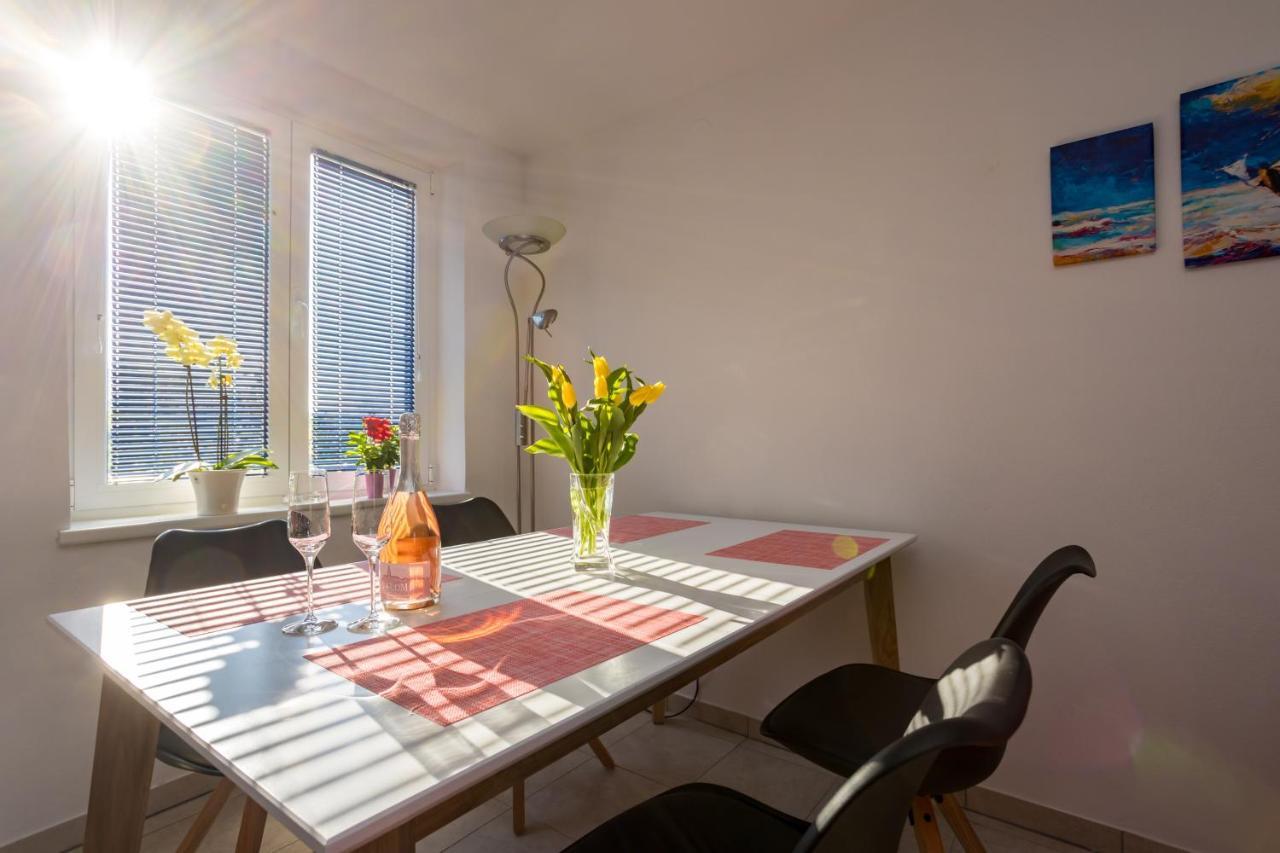 Apartments Sara Milohnici Экстерьер фото