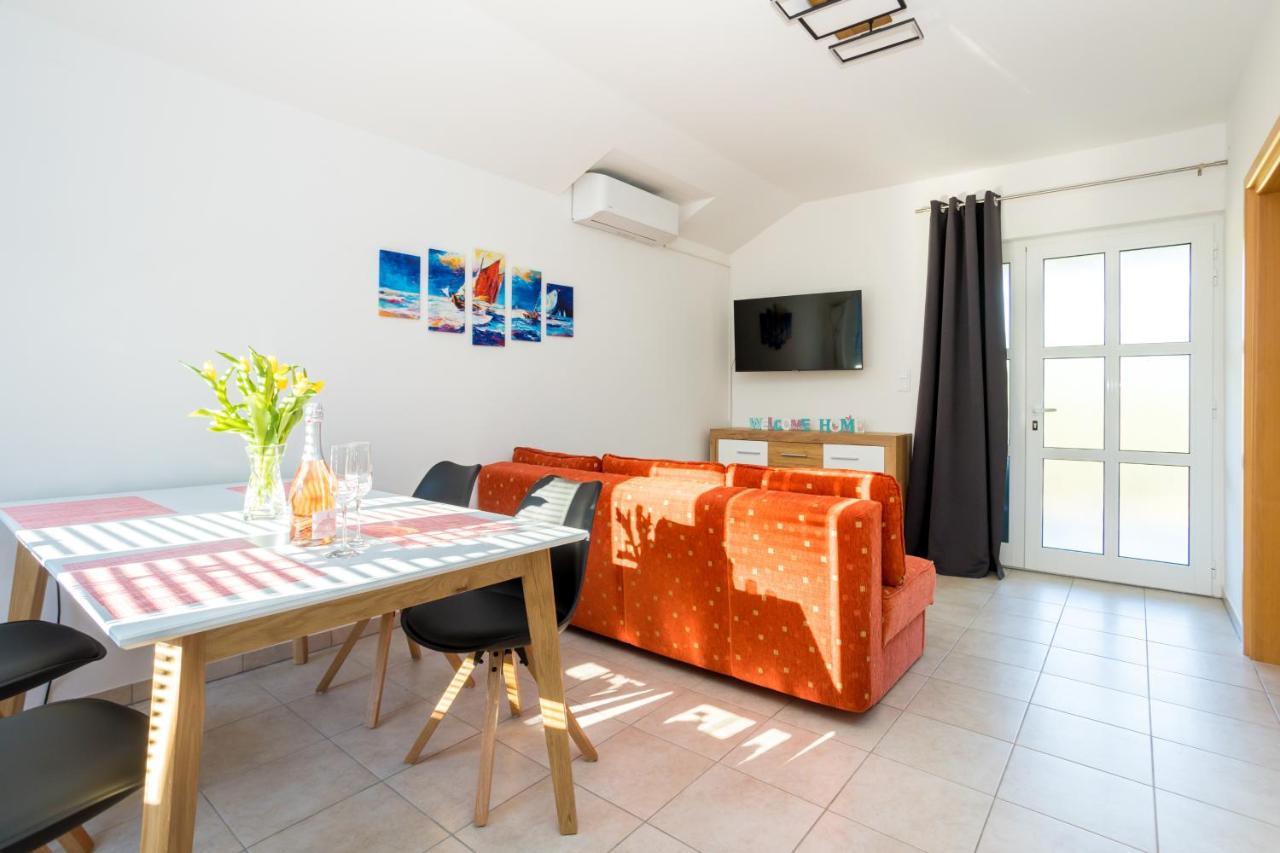 Apartments Sara Milohnici Экстерьер фото