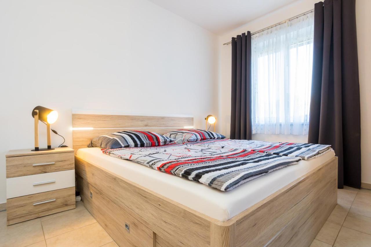 Apartments Sara Milohnici Экстерьер фото