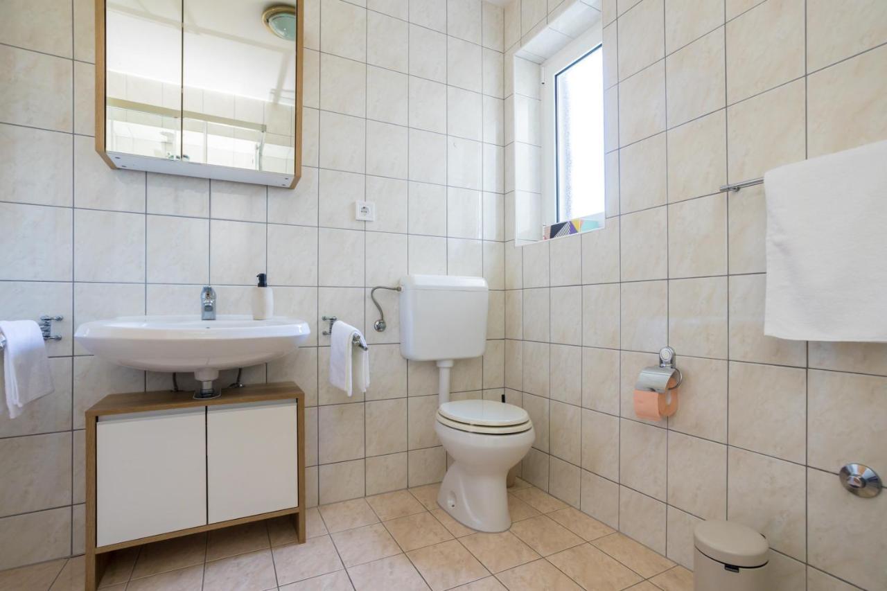 Apartments Sara Milohnici Экстерьер фото